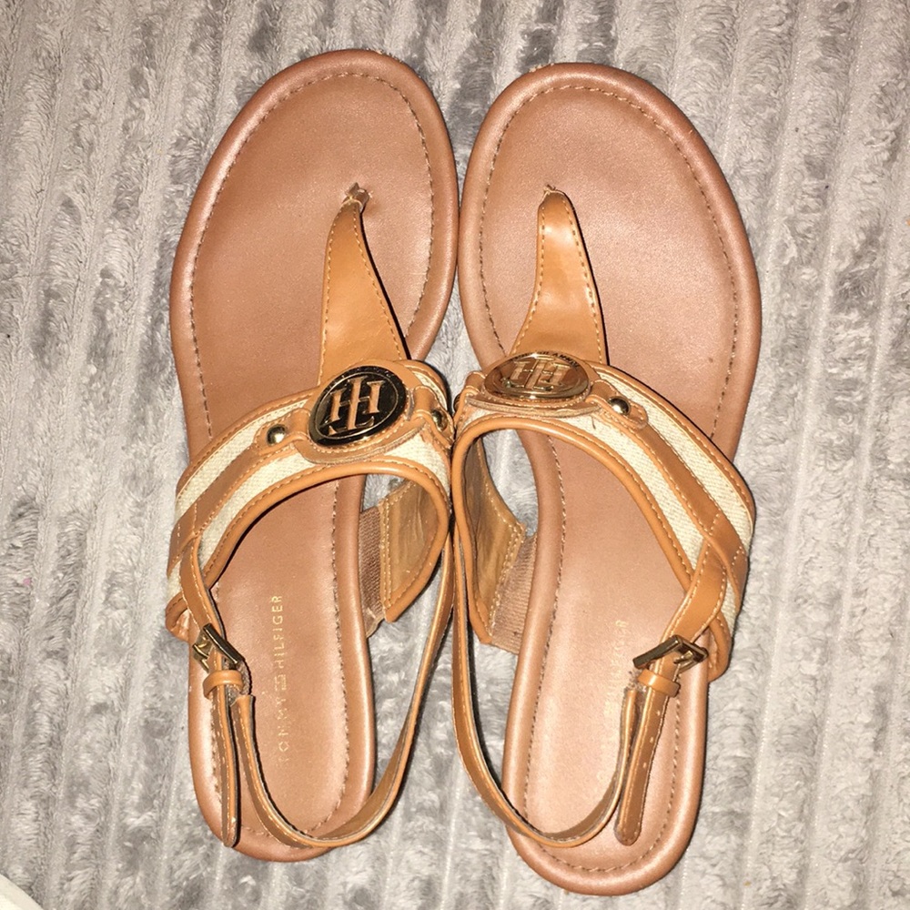 Tommy Hilfiger small heel sandal size 9!!!
